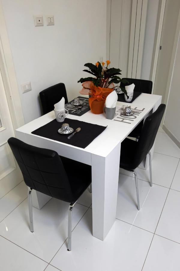 Roma Castel Nepi Home Near Colosseo Extérieur photo